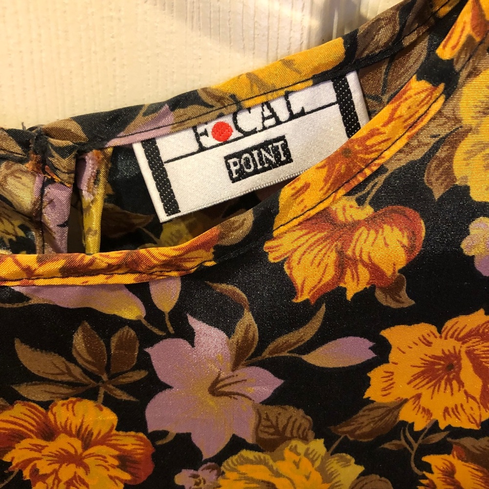 Beautiful Fall blouse. - Picture 4 of 4